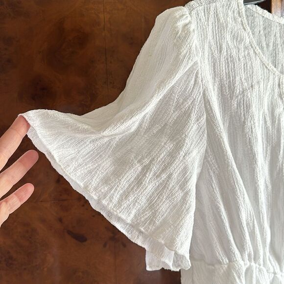 White blouse  - Picture 5 of 8